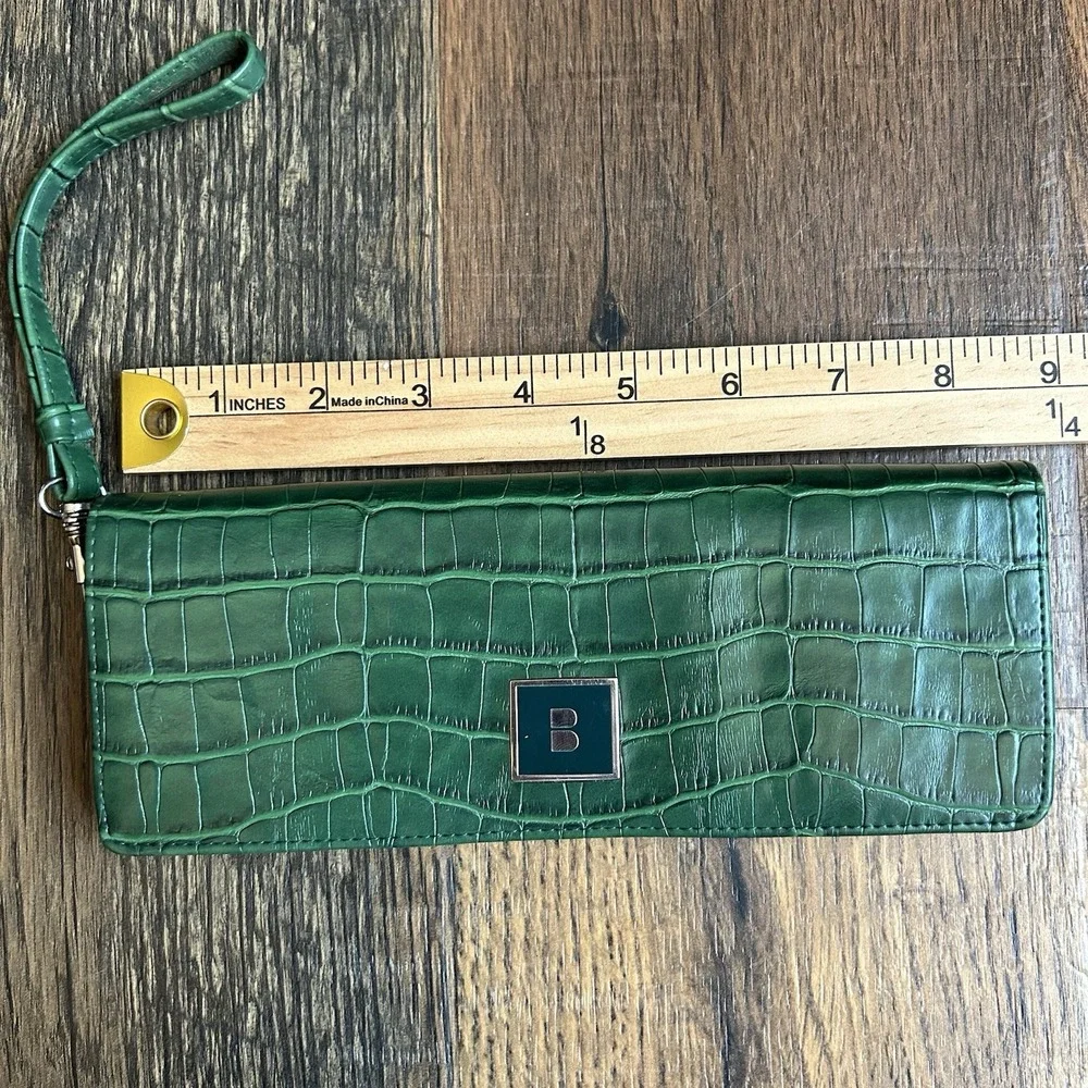 Julia Buxton Organizer Clutch Wallet Green Croc Embossed Wristlet 39316 NOS